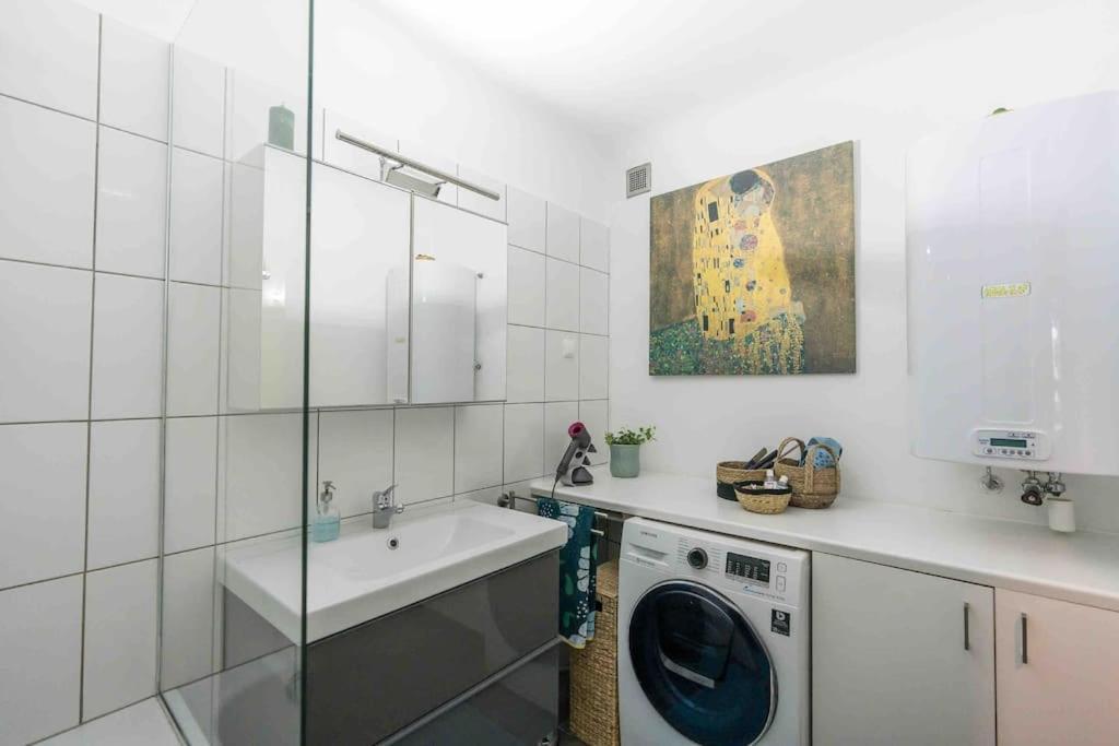 Cozy And Stylish Apartment Near Schoenbrunn Castle Bécs Kültér fotó